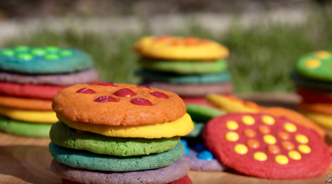 Rainbow M&M cookies - Cooking with my kids
